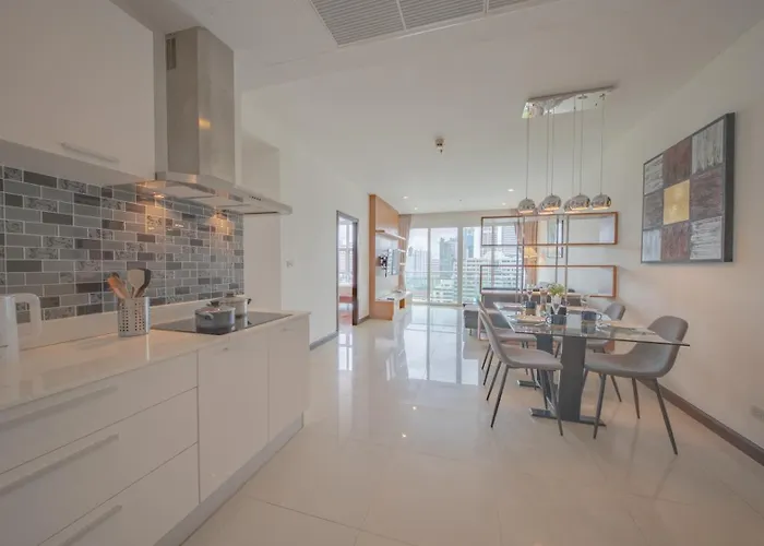 Apartment Prime 11, High Floor Over Pool, 2 Bedroom 2 Balcony *