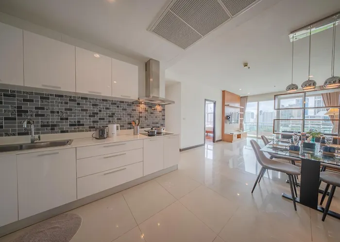 Prime 11, High Floor Over Pool, 2 Bedroom 2 Balcony Apartment