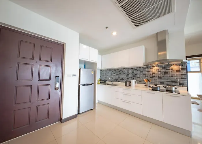 Apartment Prime 11, High Floor Over Pool, 2 Bedroom 2 Balcony