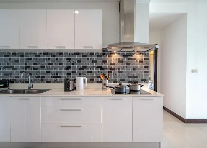 Prime 11, High Floor Over Pool, 2 Bedroom 2 Balcony *