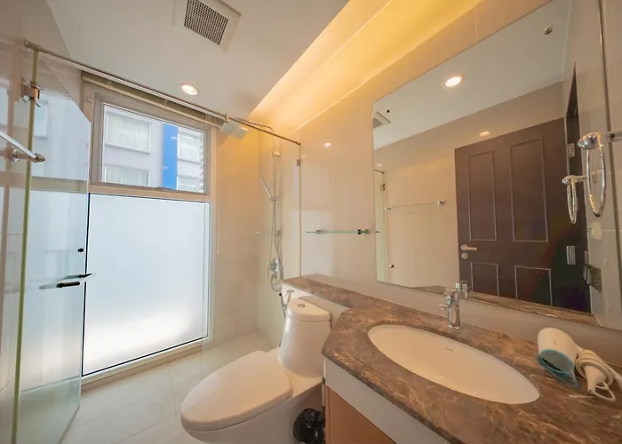 Apartment Prime 11, High Floor Over Pool, 2 Bedroom 2 Balcony