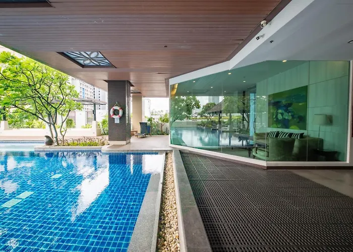 Prime 11, High Floor Over Pool, 2 Bedroom 2 Balcony Apartment